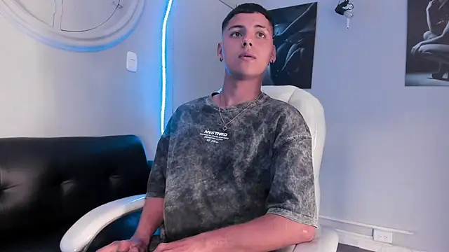 Snapshot of Liam9_ chatting on 01-15-26, 02:48 Liam9 online show from 01-15-26, 02:48