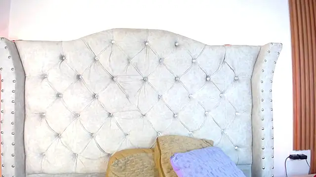 Violet Collins1 online show from 06-04-26, 09:36
