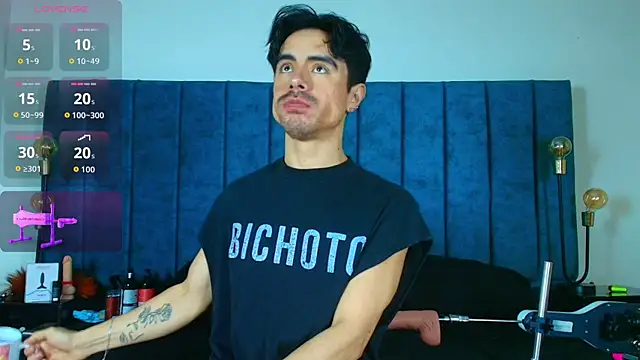 Ethan Briggs  online show from 04-01-26, 03:41