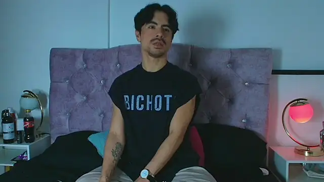 Snapshot of Ethan_Briggs_ chatting on 02-18-26, 03:48 Ethan Briggs online show from 02-18-26, 03:48