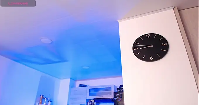 Pretty  Milf online show from 02-18-26, 01:40