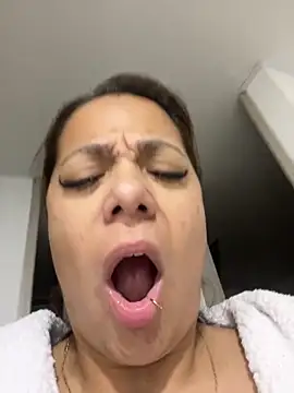 Pretty  Milf online show from 03-09-26, 09:35