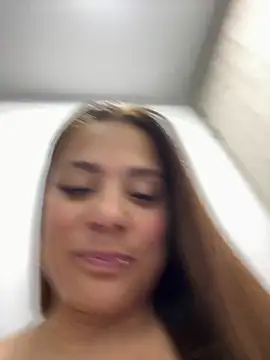 Pretty  Milf online show from 04-22-26, 01:23