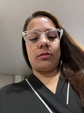 Pretty  Milf online show from 05-17-26, 11:27