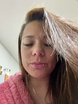 Pretty  Milf online show from 03-18-26, 09:12