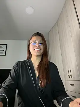 Pretty  Milf online show from 05-31-26, 07:58