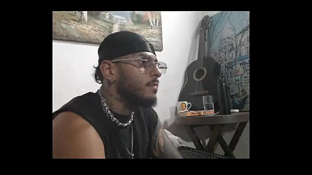 Snapshot of liyamjunior chatting on 02-15-26, 04:35 liyamjunior online show from 02-15-26, 04:35