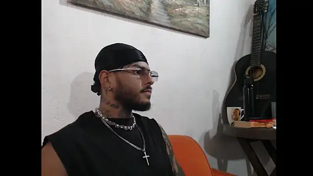 Snapshot of liyamjunior chatting on 02-15-26, 05:12 liyamjunior online show from 02-15-26, 05:12