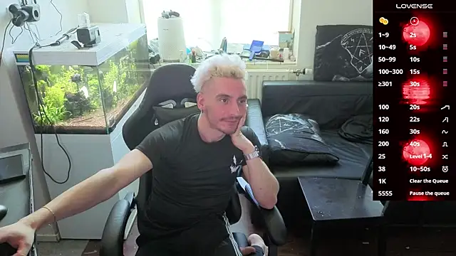 Rayzel White online show from 04-07-26, 11:12