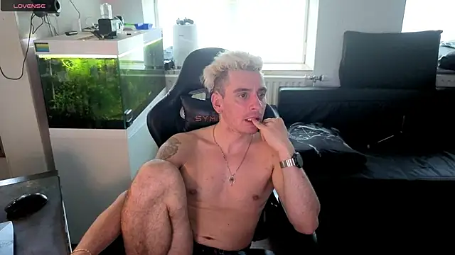 Rayzel White online show from 05-23-26, 04:50