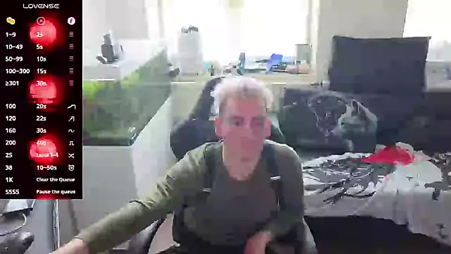 Rayzel White online show from 05-06-26, 11:47