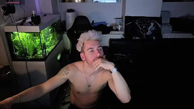 Rayzel White online show from 03-20-26, 03:40