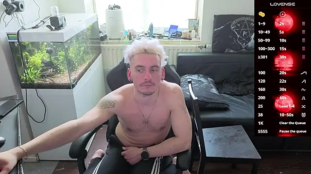 Rayzel White online show from 04-08-26, 11:44