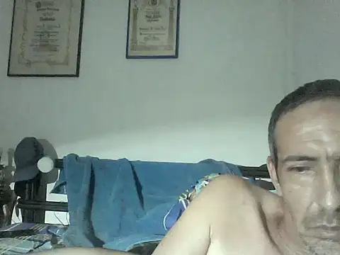 Snapshot of guevo14cm3 chatting on 06-15-26, 03:40 guevo14cm3 online show from 06-15-26, 03:40