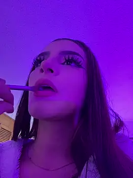 Snapshot of ivy-777 chatting on 04-18-26, 01:19 ivy-777 online show from 04-18-26, 01:19