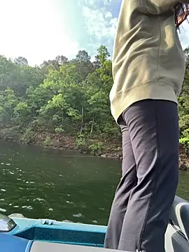 Snapshot of tastemecaroline chatting on 04-16-26, 01:34 tastemecaroline online show from 04-16-26, 01:34