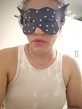 Snapshot of Karanfilim chatting on 07-17-26, 12:35 Karanfilim online show from 07-17-26, 12:35