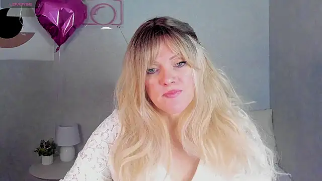 Snapshot of Victoria_Nelson chatting on 03-02-26, 01:17 Victoria Nelson online show from 03-02-26, 01:17