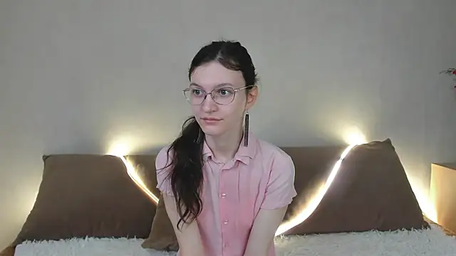 ThoraMarola online show from 03-26-26, 05:06