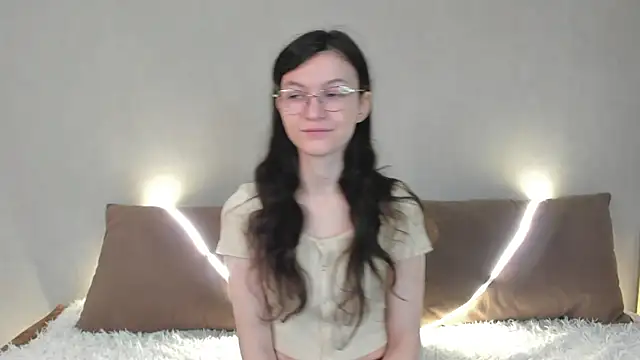 ThoraMarola online show from 04-15-26, 05:02