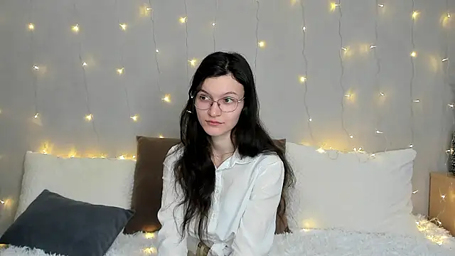 ThoraMarola online show from 02-03-26, 04:43