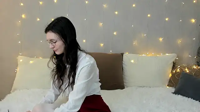 ThoraMarola online show from 02-06-26, 04:41