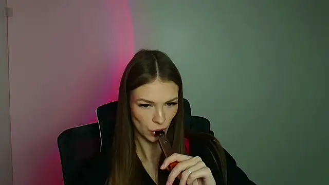 Lina Loveuu online show from 02-19-26, 12:46