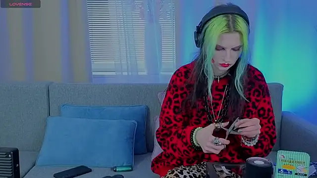 Snapshot of ToxicKittyy chatting on 02-14-26, 02:17 ToxicKittyy online show from 02-14-26, 02:17