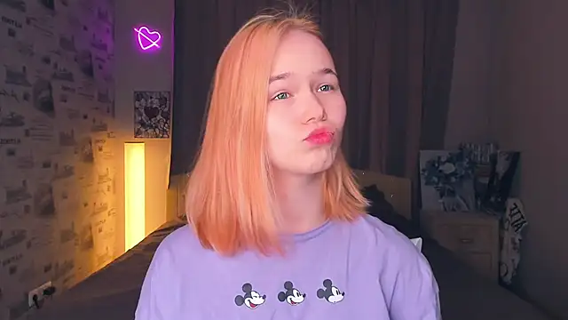 Snapshot of OwlLynn chatting on 02-19-26, 08:22 OwlLynn online show from 02-19-26, 08:22