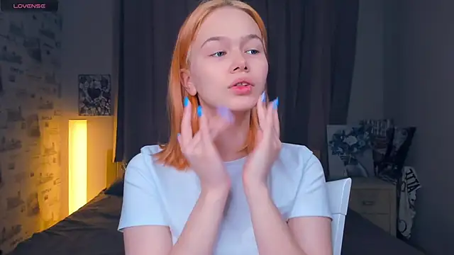 Snapshot of OwlLynn chatting on 02-12-26, 08:47 OwlLynn online show from 02-12-26, 08:47