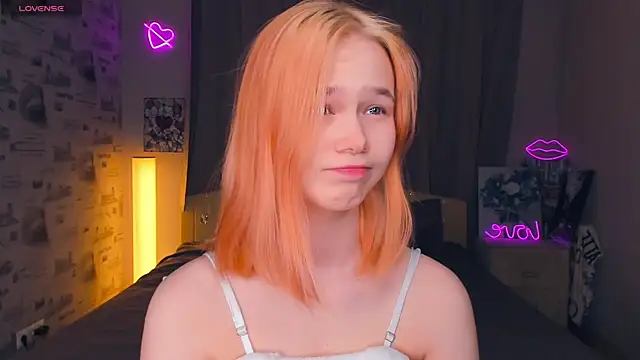 Snapshot of OwlLynn chatting on 02-14-26, 08:14 OwlLynn online show from 02-14-26, 08:14