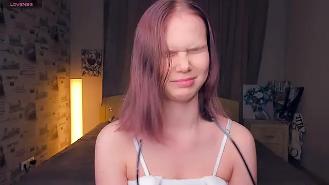 Snapshot of OwlLynn chatting on 01-18-26, 09:02 OwlLynn online show from 01-18-26, 09:02