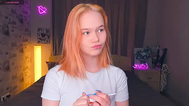 Snapshot of OwlLynn chatting on 02-13-26, 09:09 OwlLynn online show from 02-13-26, 09:09