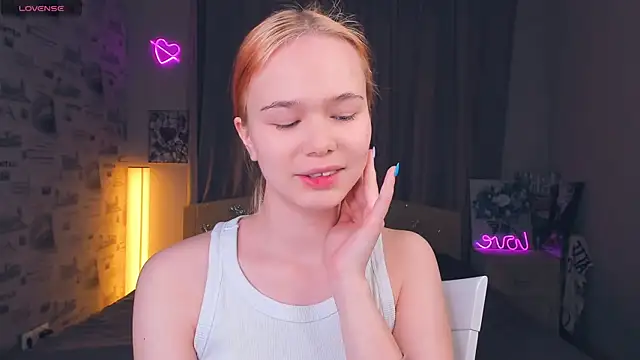 Snapshot of OwlLynn chatting on 02-21-26, 08:16 OwlLynn online show from 02-21-26, 08:16