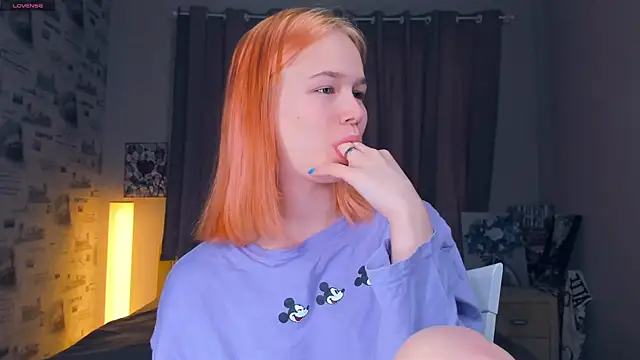 Snapshot of OwlLynn chatting on 02-09-26, 08:45 OwlLynn online show from 02-09-26, 08:45