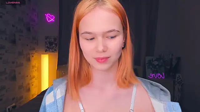 Snapshot of OwlLynn chatting on 02-16-26, 08:57 OwlLynn online show from 02-16-26, 08:57