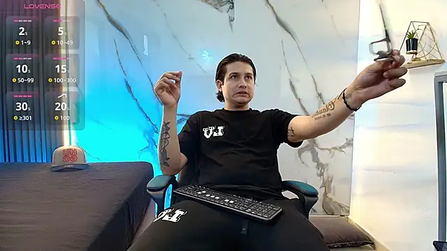 Danner Alaia online show from 02-05-26, 07:32