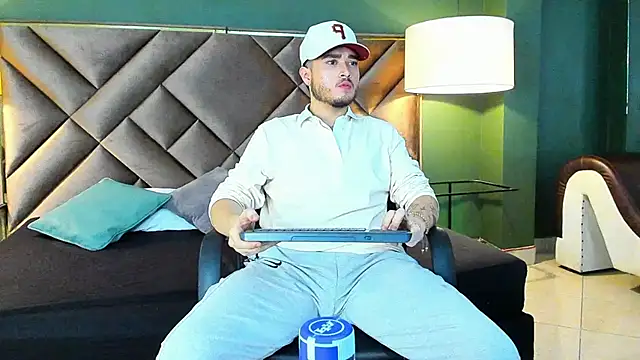 Salvattore Muller online show from 02-10-26, 06:12