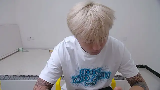 Chocolates-001 online show from 04-04-26, 04:30