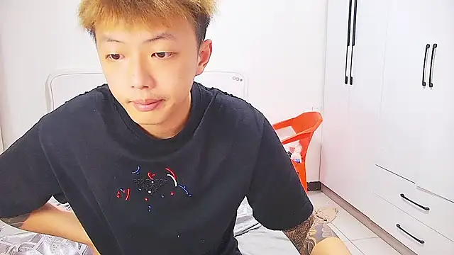 Chocolates-001 online show from 06-12-26, 02:04