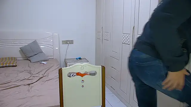 Chocolates-001 online show from 03-17-26, 10:07