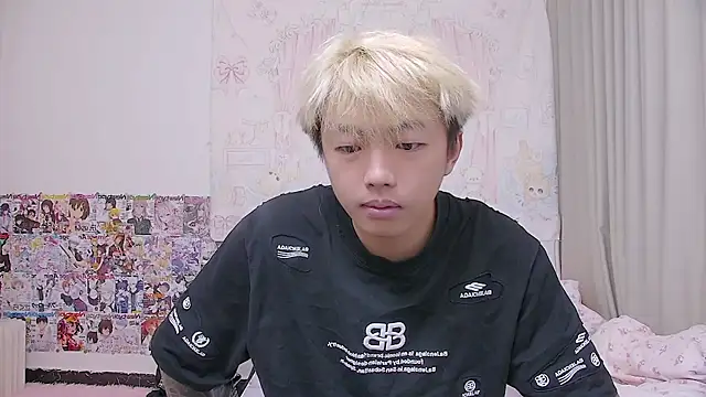 Chocolates-001 online show from 04-26-26, 12:02