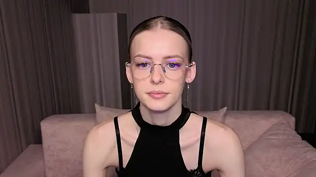 Snapshot of kittie_like18 chatting on 04-29-26, 01:10 kittie like18 online show from 04-29-26, 01:10