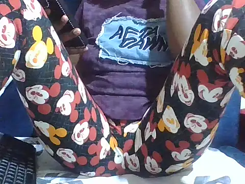 Snapshot of Littlemistress24 chatting on 01-13-26, 08:24 Littlemistress24 online show from 01-13-26, 08:24