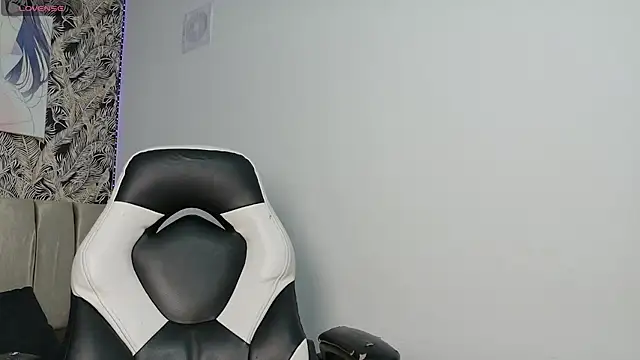 Snapshot of Tinyscarlett chatting on 02-08-26, 11:13 Tinyscarlett online show from 02-08-26, 11:13