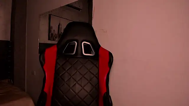 Snapshot of Tinyscarlett chatting on 02-12-26, 01:05 Tinyscarlett online show from 02-12-26, 01:05