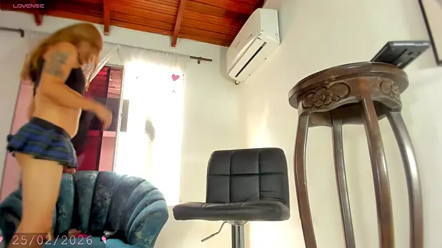 Snapshot of dulce_y_Jhoselin chatting on 02-25-26, 08:30 dulce y Jhoselin online show from 02-25-26, 08:30