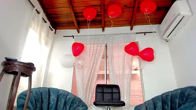 Snapshot of dulce_y_Jhoselin chatting on 02-12-26, 08:41 dulce y Jhoselin online show from 02-12-26, 08:41