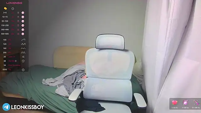 LeonBoykisser online show from 03-20-26, 08:32