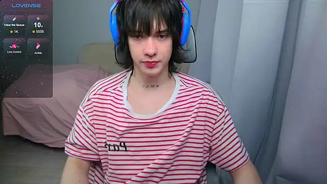 LeonBoykisser online show from 05-13-26, 01:07